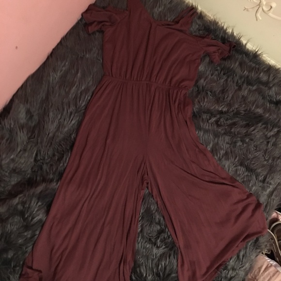A burgundy jumpsuit - Picture 2 of 2